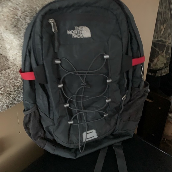 THE NORTH FACE BOOK BAG BLACK GRAY ON THE FRONT AND RED ON THE BACK. - Picture 3 of 4